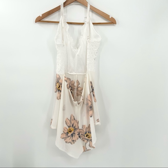 Floral and lace romper - Picture 6 of 7